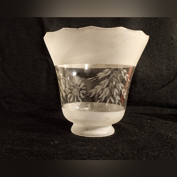Vintage Clear & Frosted Glass Shade - Etching - Picture 6 of 9